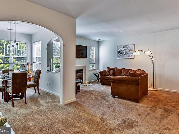 3rd image of 5002 Hollington Dr Unit 204