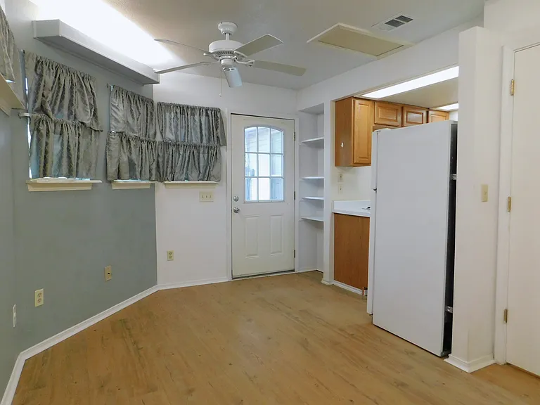 1913 Mack Pl — Photo 24