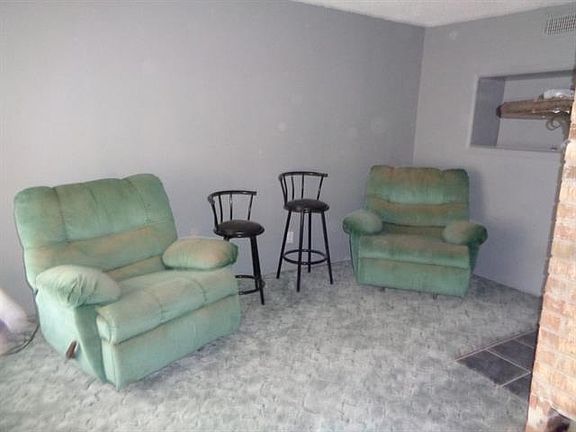 4th image of 709 E. Greenwood