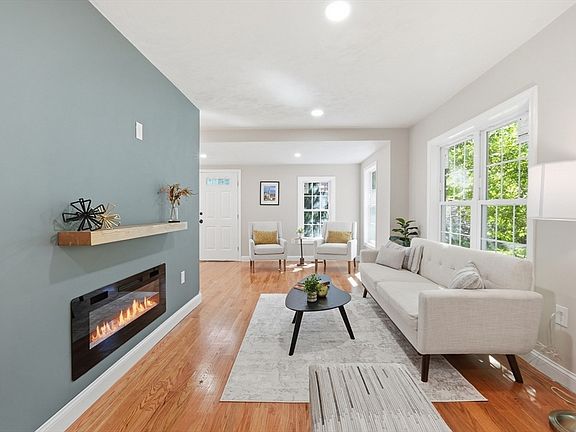 5th image of 330 Leicester St