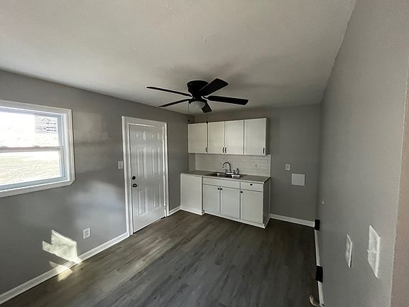 4th image of 103-105-107 Virginia Dare Dr #A