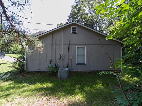 4th image of 2098 Walden Park Dr