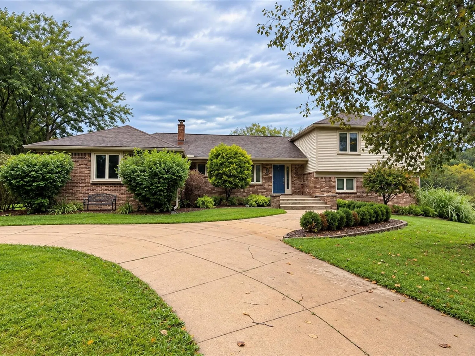4 bed, 2.5 bath, 2699 sqft, $4,500 — Photo 1