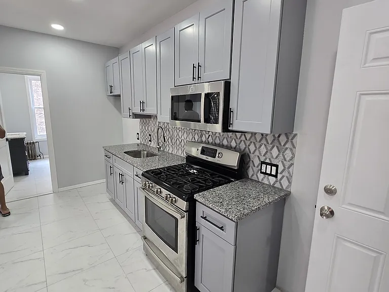 236 Fulton Ave #2 — Photo 6