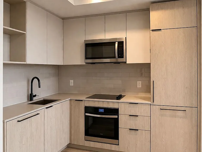 1185 Dupont St #1303 — Photo 2