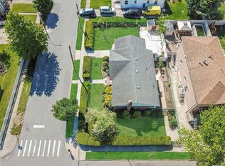 77-06 269th St, New Hyde Park, NY 11040