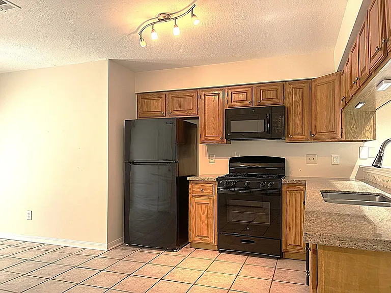 3307 Golden Willow Dr — Photo 8