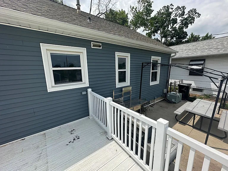 2431 2nd St SW — Photo 2