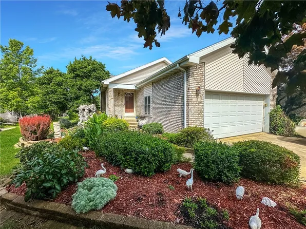 14 Yearling Ct, Charleston, IL 61920