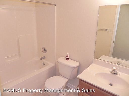 4th image of 121 Hoyt St