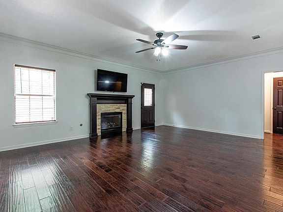 5th image of 26 Emerald Dr
