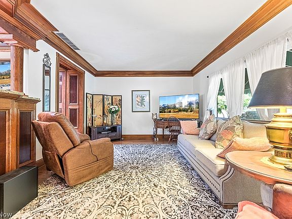 5th image of 16462 Georgetown Ct