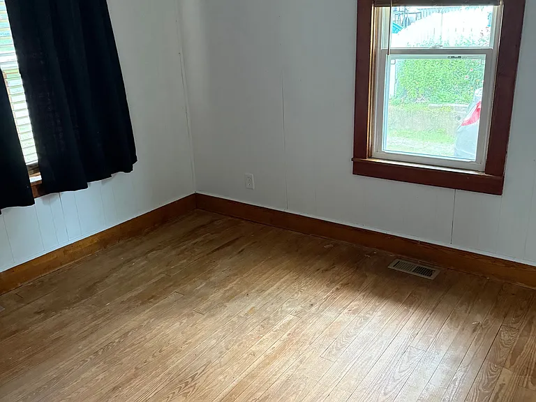 419 E Olive St — Photo 5