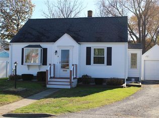 8 Halsey Ave, Middletown, RI 02842