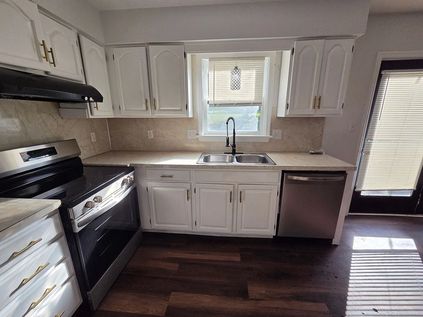 Classic historic replica townhouse offering modern convenience off the beaten path on a wonderful... — Photo 4