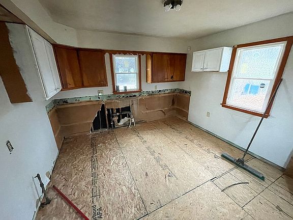 5th image of 384 Chicago Ave