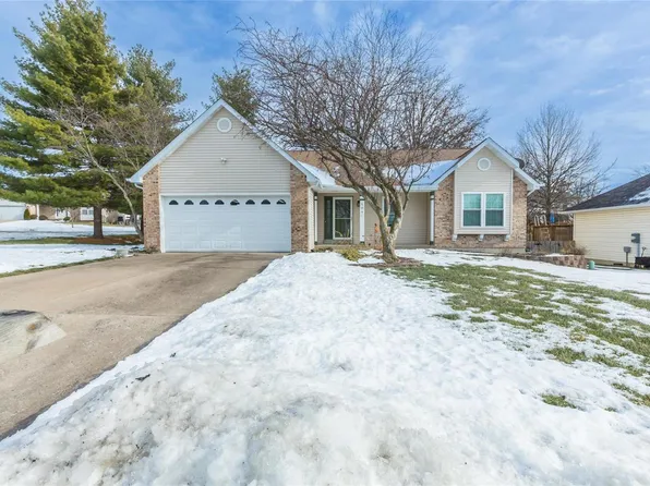 104 Birkdale Ct, Saint Charles, MO 63303