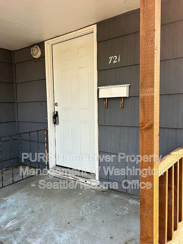 2 bed, 1.0 bath, 800 sqft, $1,795 — Photo 1