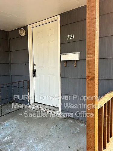 721 S Ainsworth Ave Photo 1