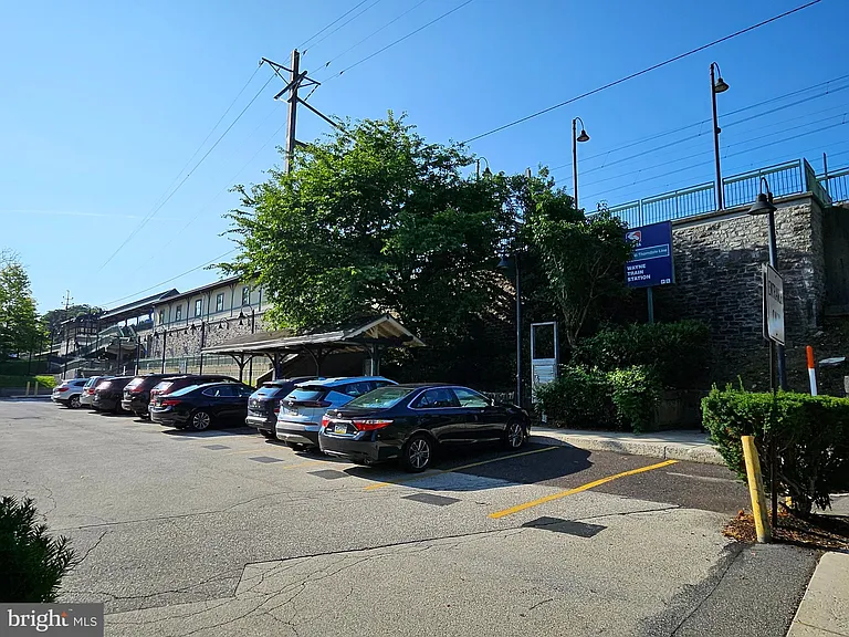 200 N Wayne Ave #9 — Photo 24