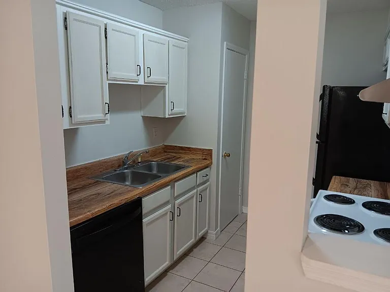 1612 Green Briar Pkwy #1 — Photo 11