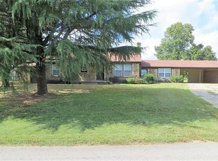 2049 Old Graphic St, Mulberry, AR 72947
