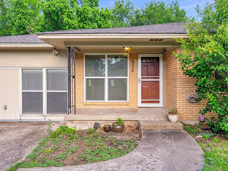 406 N Bonham Dr — Photo 5