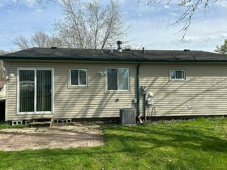 16130 Lauren St — Photo 1