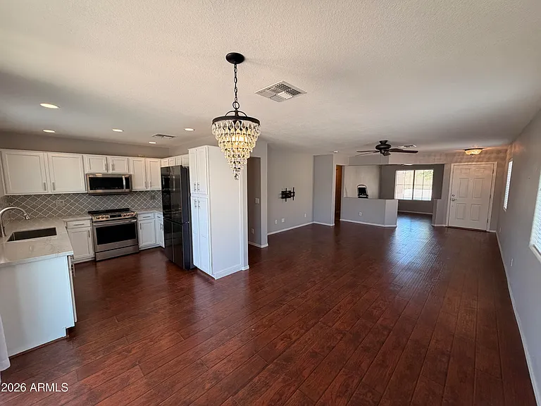 17520 W Watson Ln — Photo 3