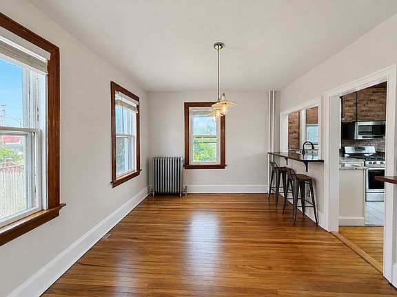5th image of 209 3rd St