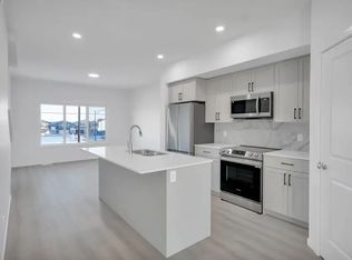 725 Orchards Blvd SW #1A, Edmonton, AB T6X 3C3