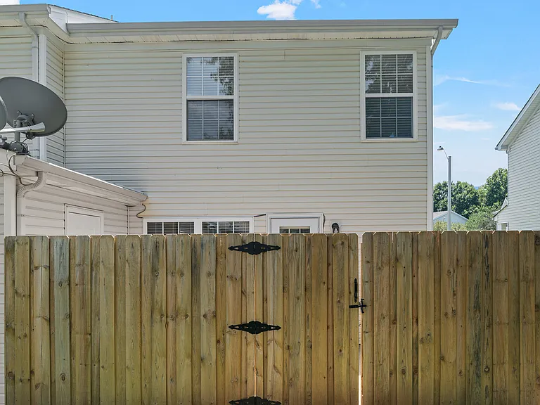 426 Arapaho Dr — Photo 32