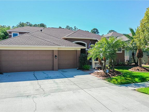 3rd image of 12910 Castlemaine Dr