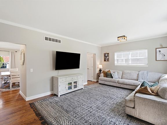5th image of 3846 Beech St
