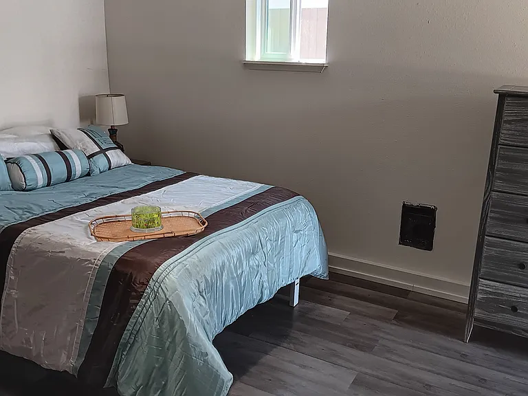 Queen memory foam bed