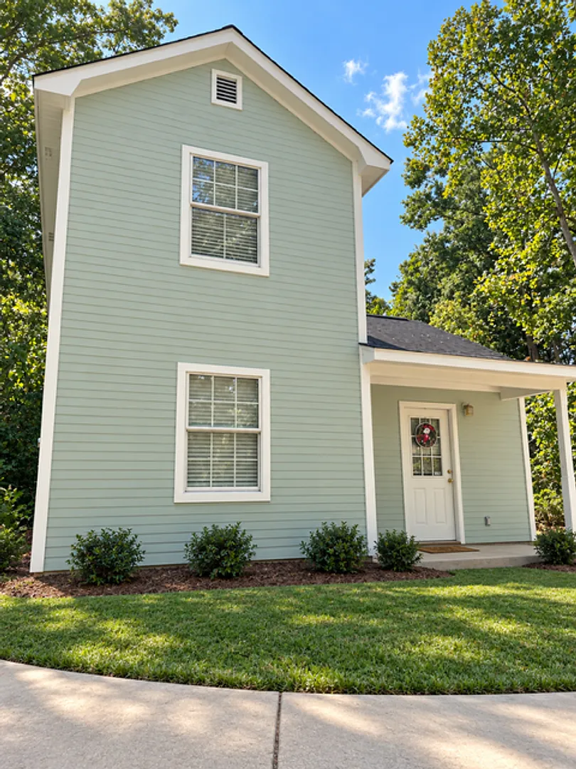 2/2 House 1 mile from campus and the square — Photo 1