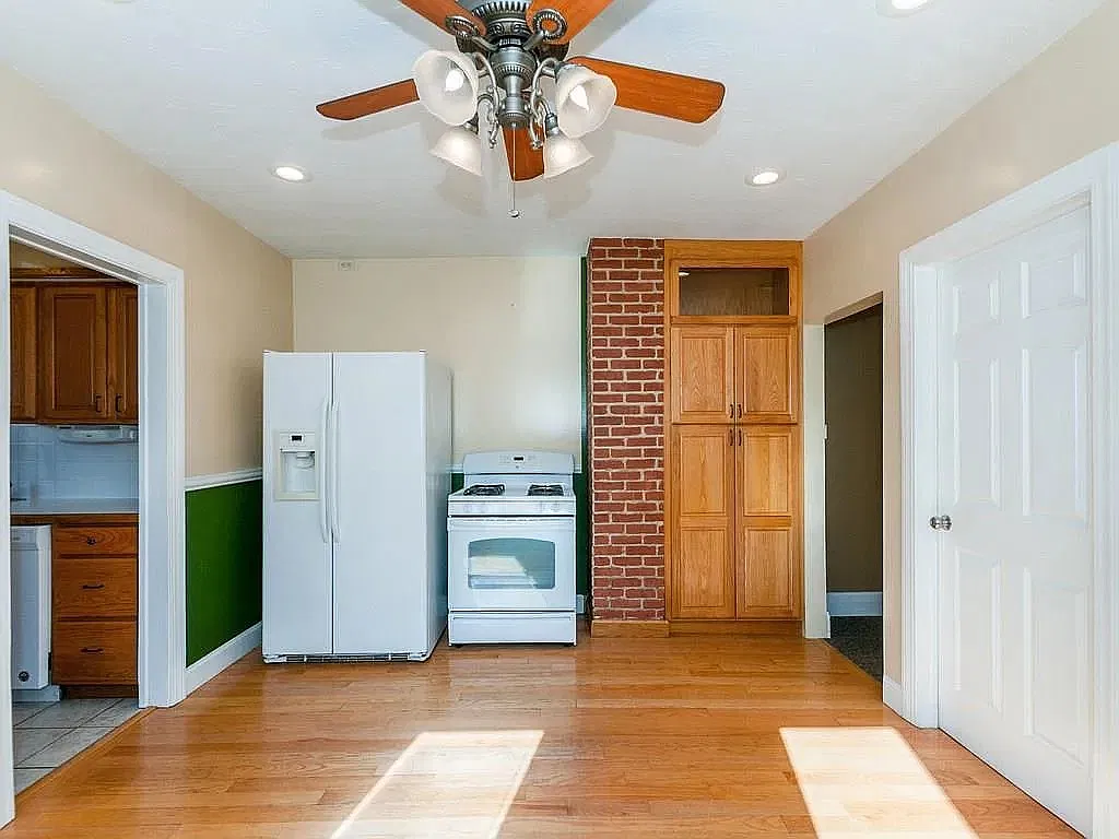 860 Harris Avenue - 1 — Photo 3