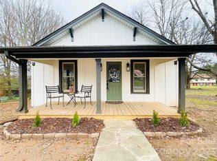 1222 12th St NE, Hickory, NC 28601