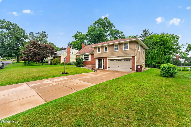 2nd image of 1042 Manas Drive
