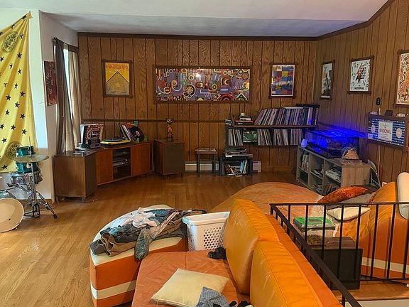 3rd image of 2812 Woodcliff Dr