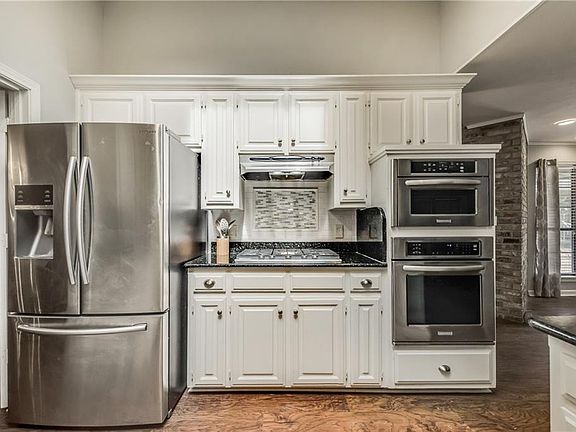 4th image of 1800 Tawakoni Ln
