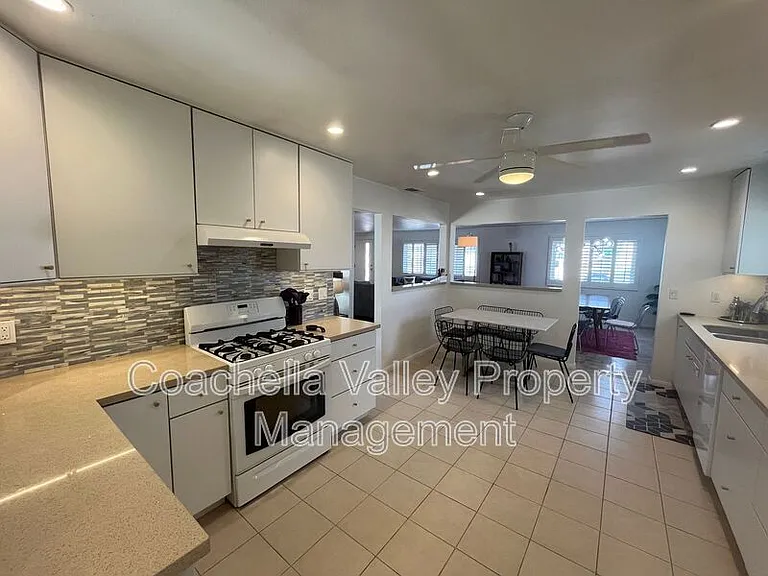 2960 N Cypress Rd — Photo 35