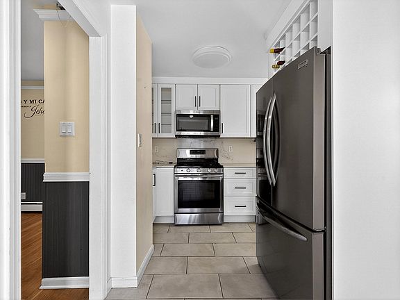 4th image of 27 Mechanic St #3