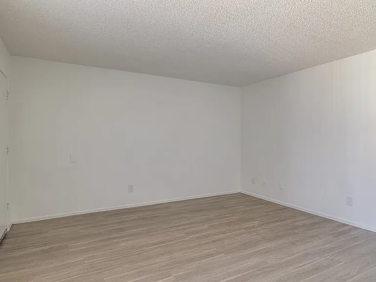 Las Ventanas Apartments — Photo 10