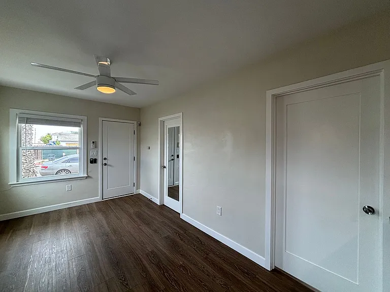 1225 Buenos Ave — Photo 5