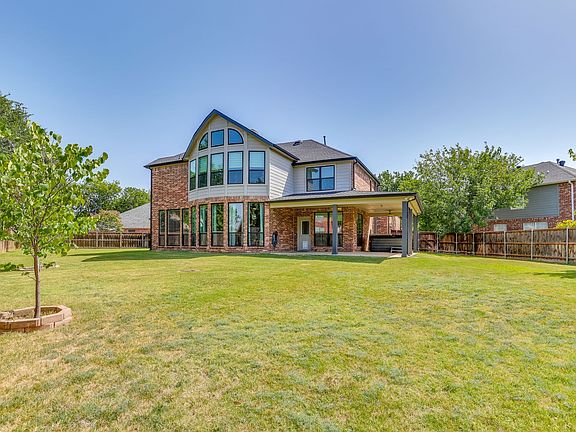 2nd image of 18 Hideaway Ct