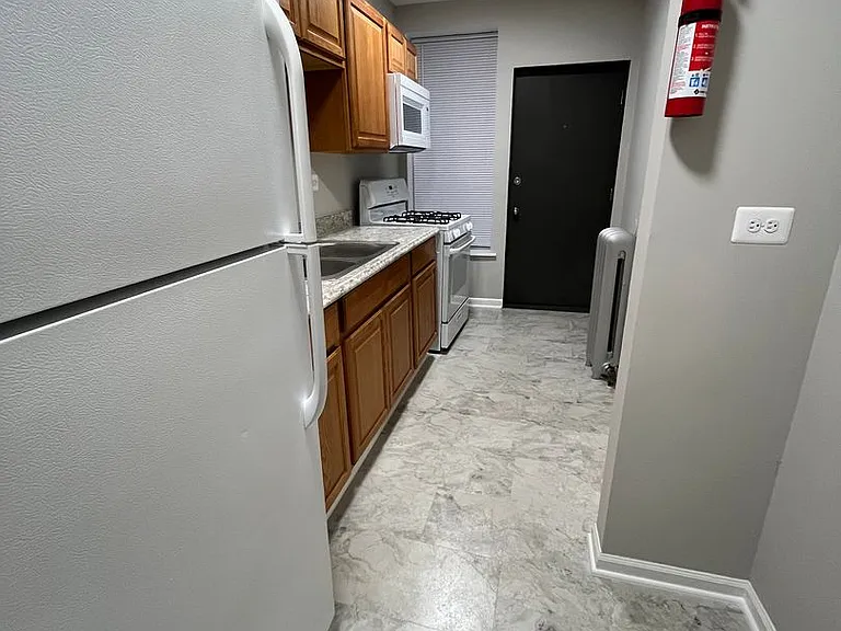 5000 W Adams St — Photo 3