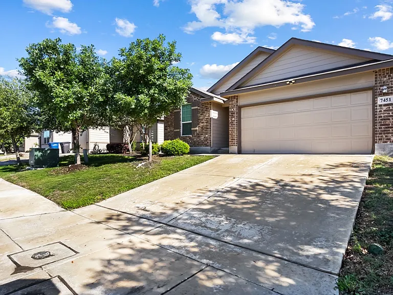 7451 Hercules Point — Photo 1