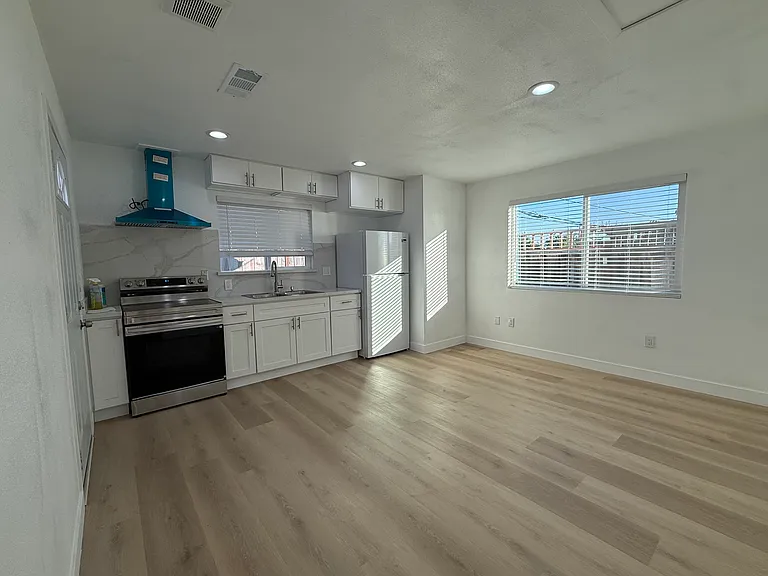 10221 Griffith St #2 — Photo 3