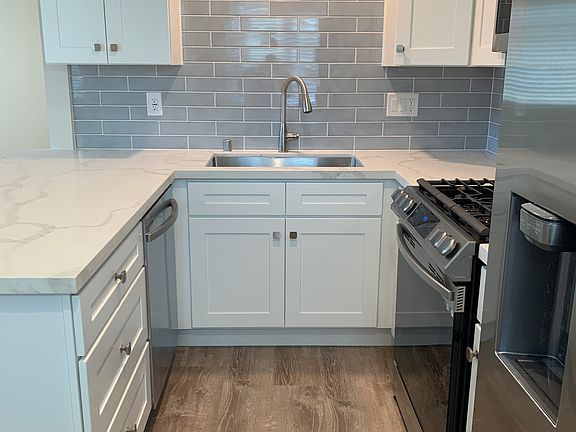2nd image of 2050 Diamond St #1/2